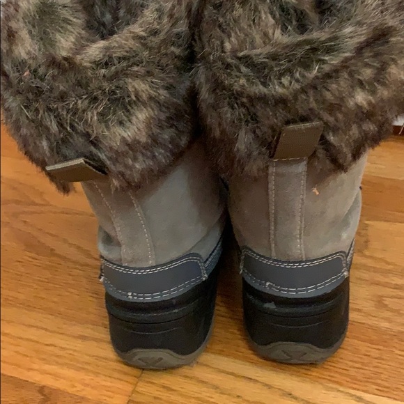 Khombu fur-trimmed snow boots. - Picture 2 of 5